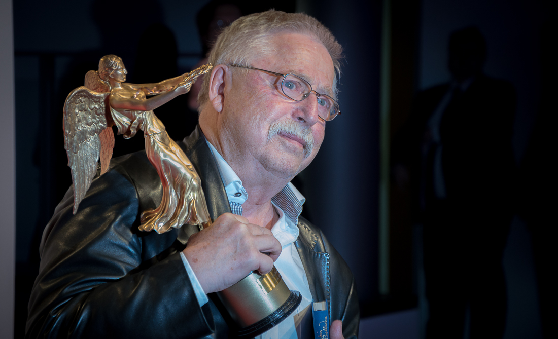Wolf Biermann mit dem VDZ-Preis "Goldene Victoria" | Foto: © Jörg Wagner